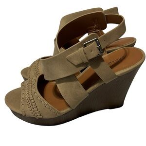 Tan Indigo Rd Wedge Strappy Sandals Size 7.5